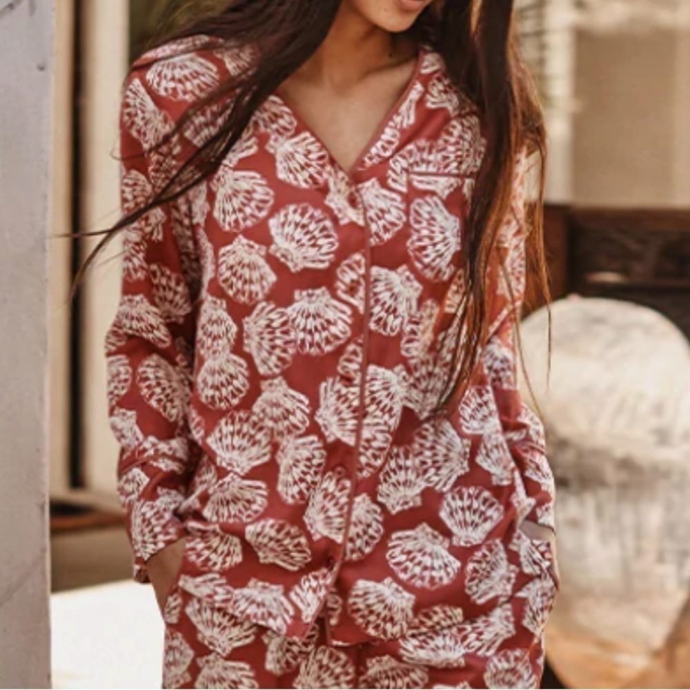 NWT Summersalt Cloud 9 Satin PJ top Long Sleeves Burgundy Seashell Print Medium
